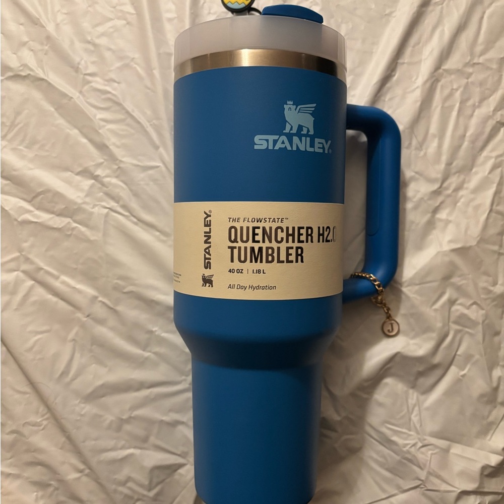 Stanley Azure Quencher H2O Tumbler price is negotiable